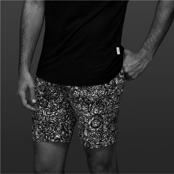 Onia Calder 7.5” White Black Abstract Scribble Printed Swim Trunks - Picture 2 of 10